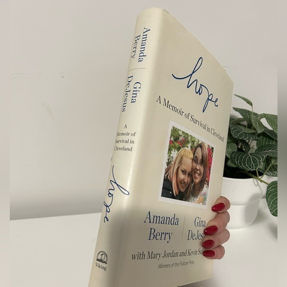 ✨3 for $25✨ HOPE: A‎ MEMOIR OF SURVIVAL IN CLEVELAND by the survivors - Picture 3 of 3
